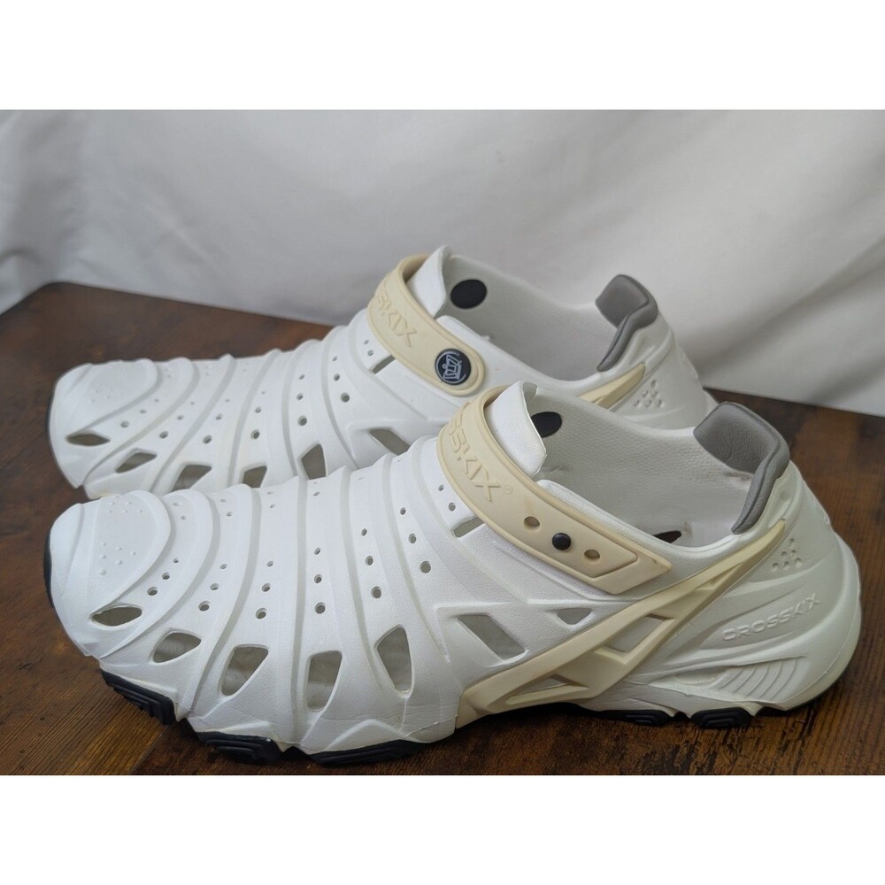 Crosskix 2.0 White Grey Men 11M Water Shoes Hybrid Athletic Sneakers EVA Foam